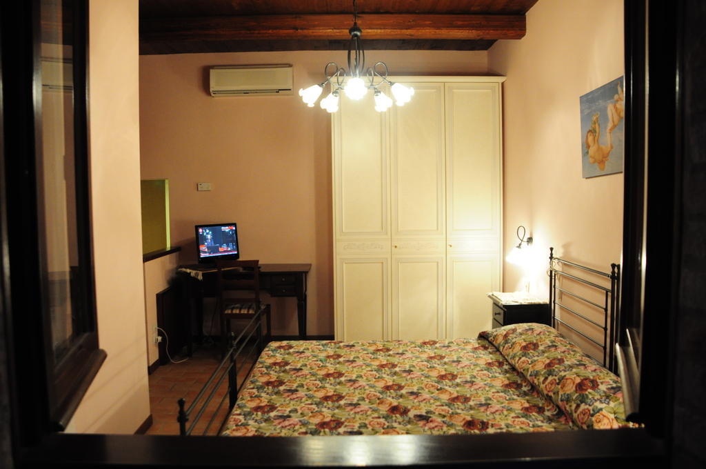 Apartamento Il Roccolo Di Valcerasa Treia Habitación foto